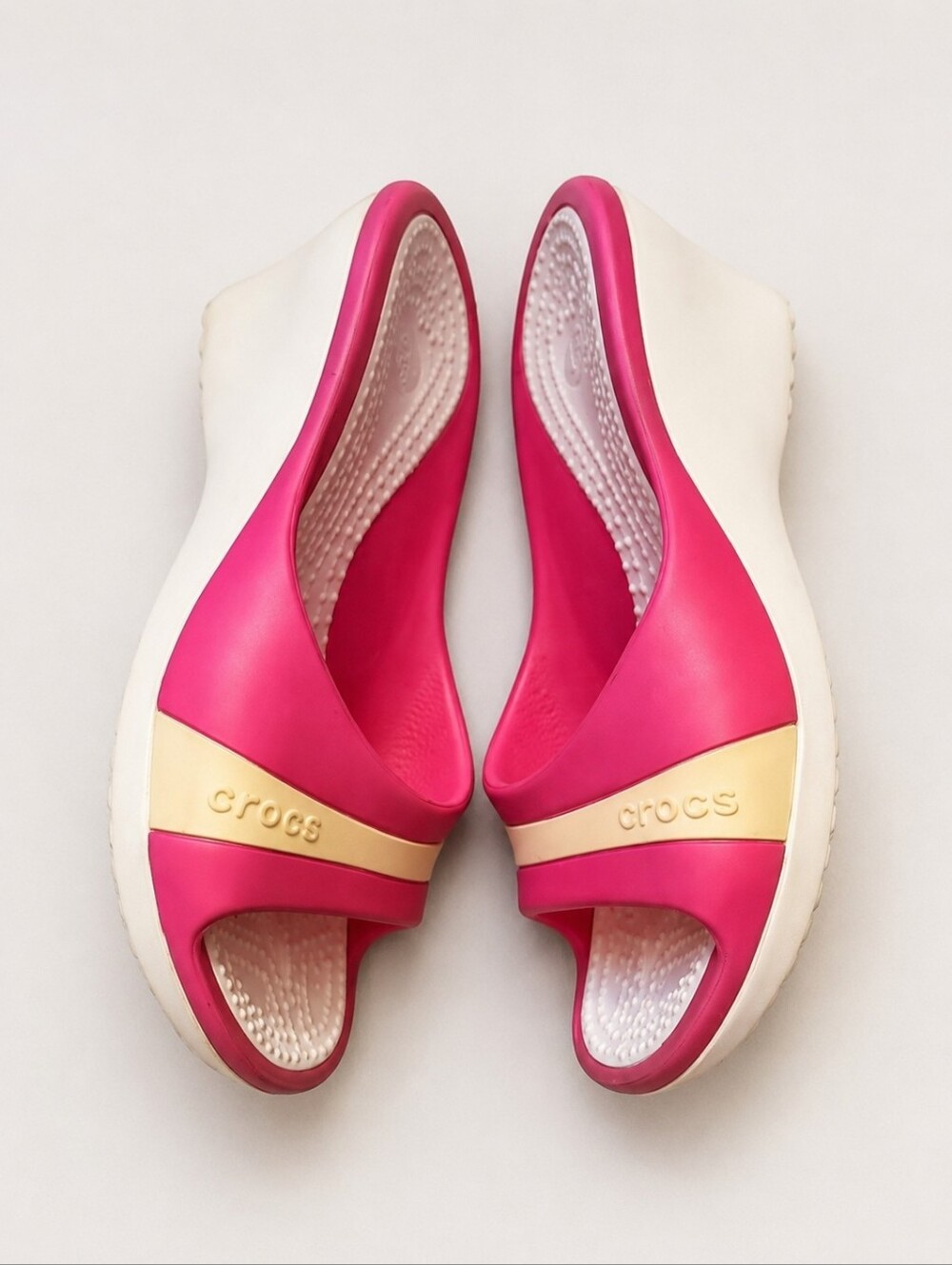 Crocs Pink Sassari Wedge Sandals Size 9 Y2K Barbiecore